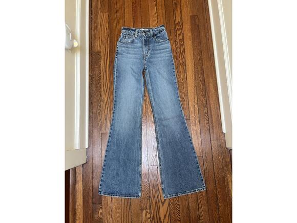 Denim - Levis High Rise Flare - Stone washed